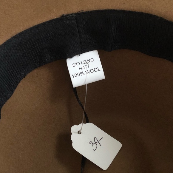 ๐ Ladies Brown Wool Hat - Picture 3 of 3